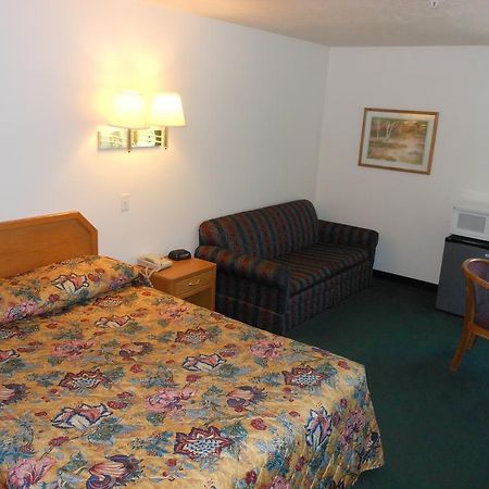 Economy Inn & Suites Нифай Экстерьер фото
