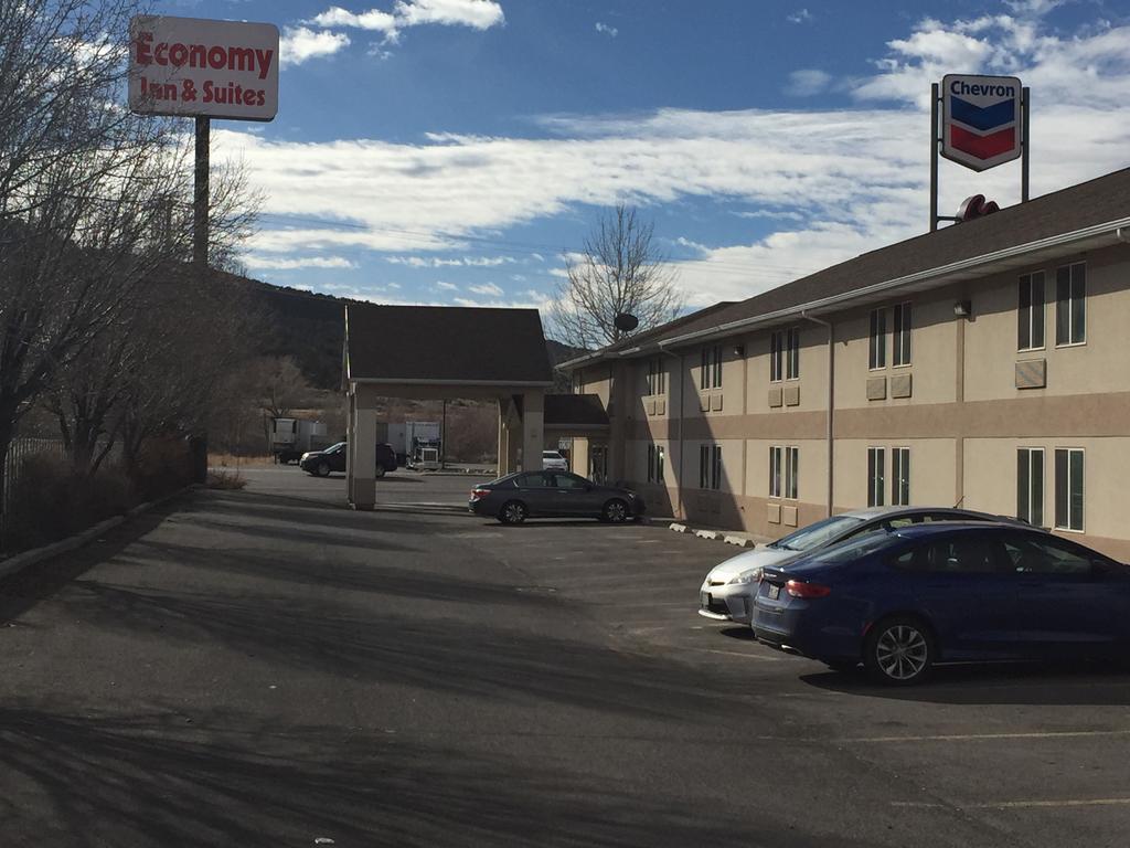 Economy Inn & Suites Нифай Экстерьер фото
