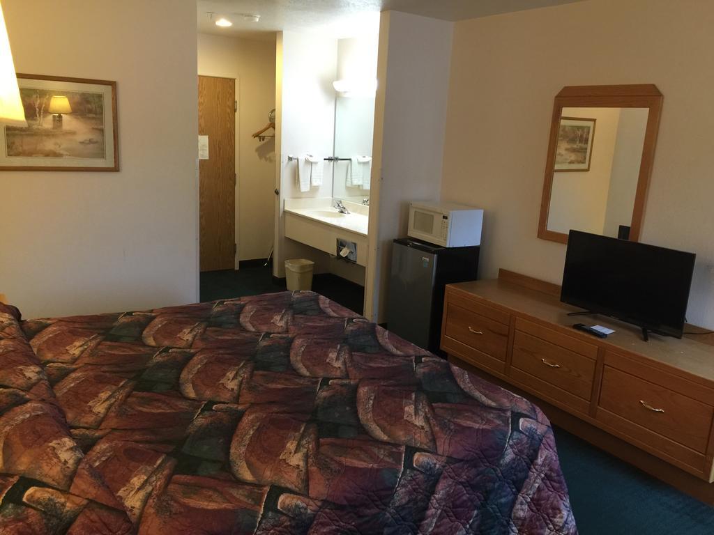 Economy Inn & Suites Нифай Экстерьер фото