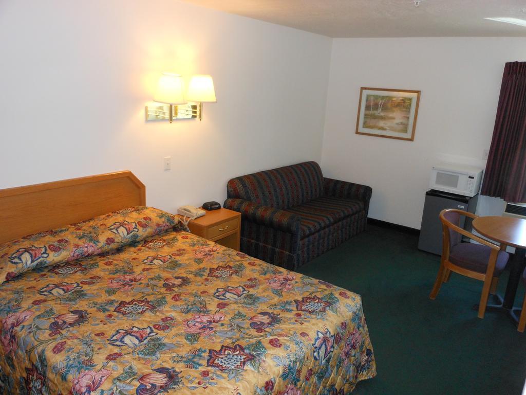 Economy Inn & Suites Нифай Экстерьер фото