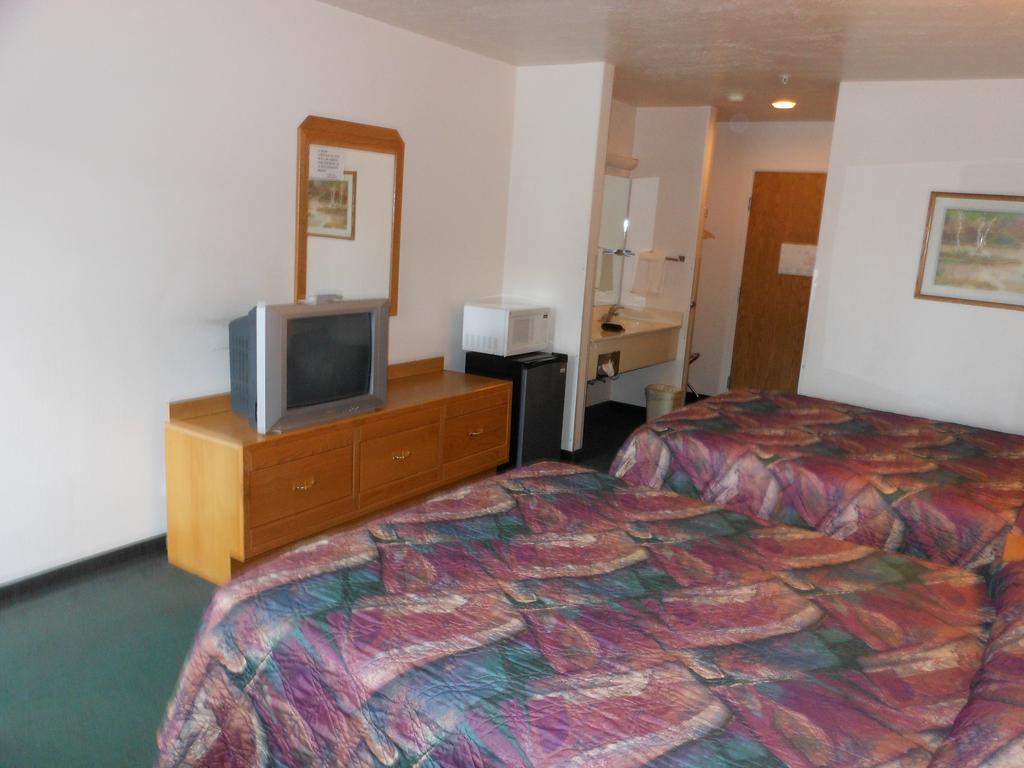 Economy Inn & Suites Нифай Экстерьер фото