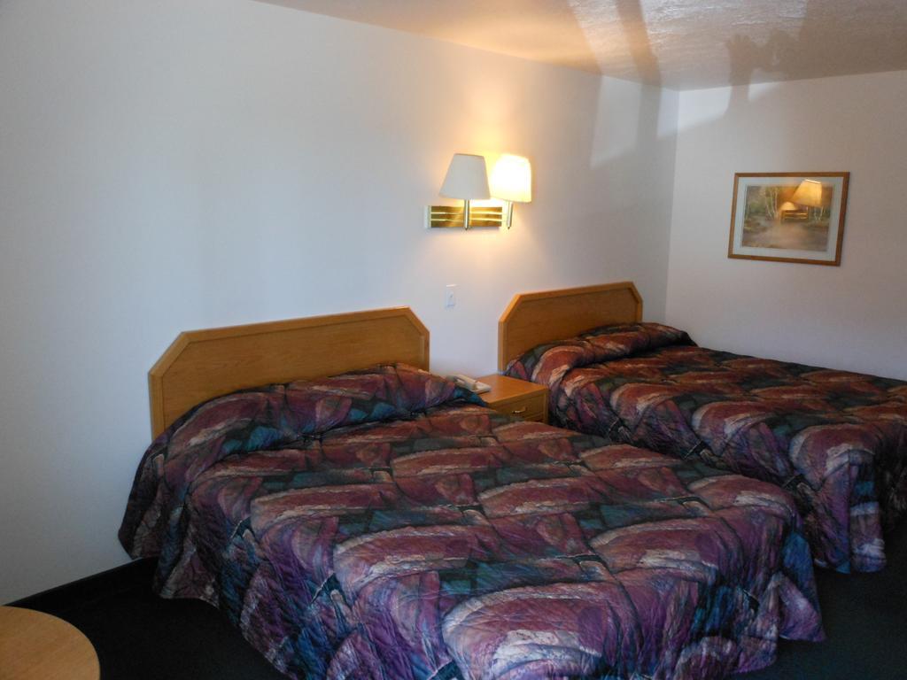 Economy Inn & Suites Нифай Экстерьер фото